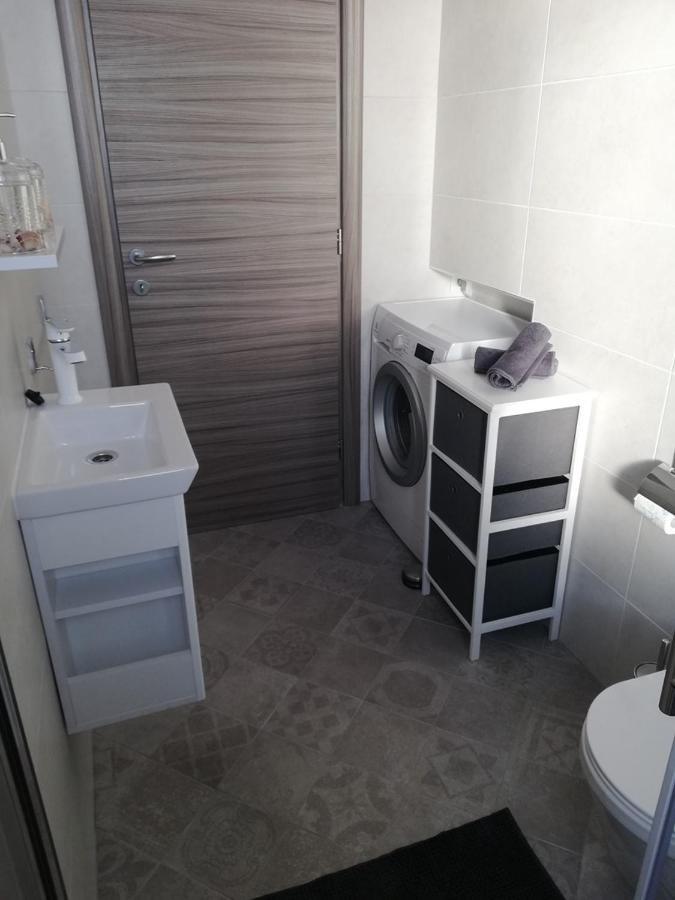Apartment Stefania On The Beach Koromačno エクステリア 写真