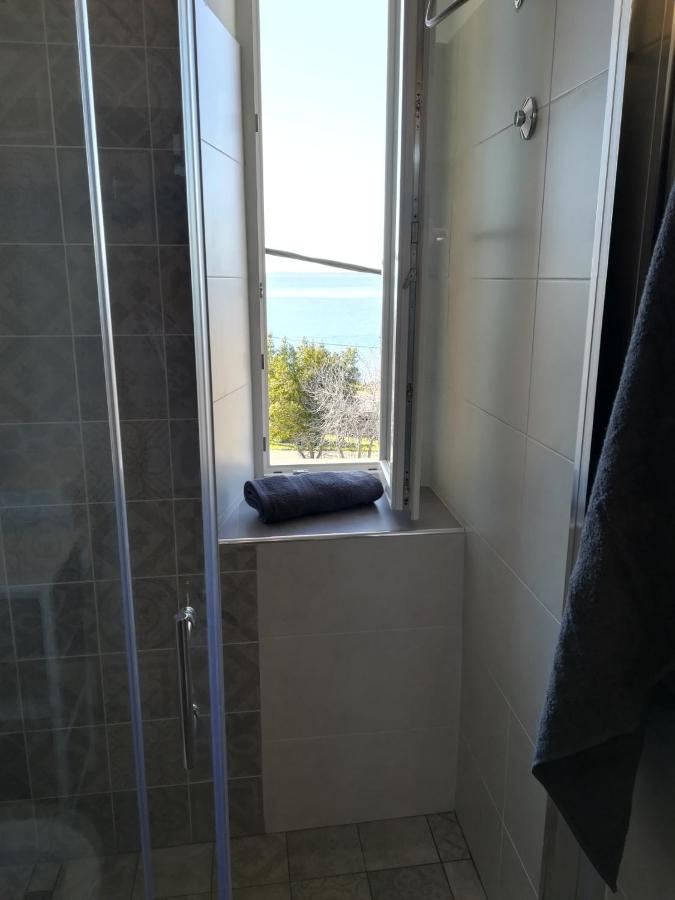 Apartment Stefania On The Beach Koromačno エクステリア 写真