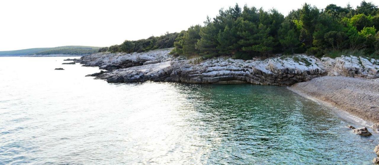 Apartment Stefania On The Beach Koromačno エクステリア 写真