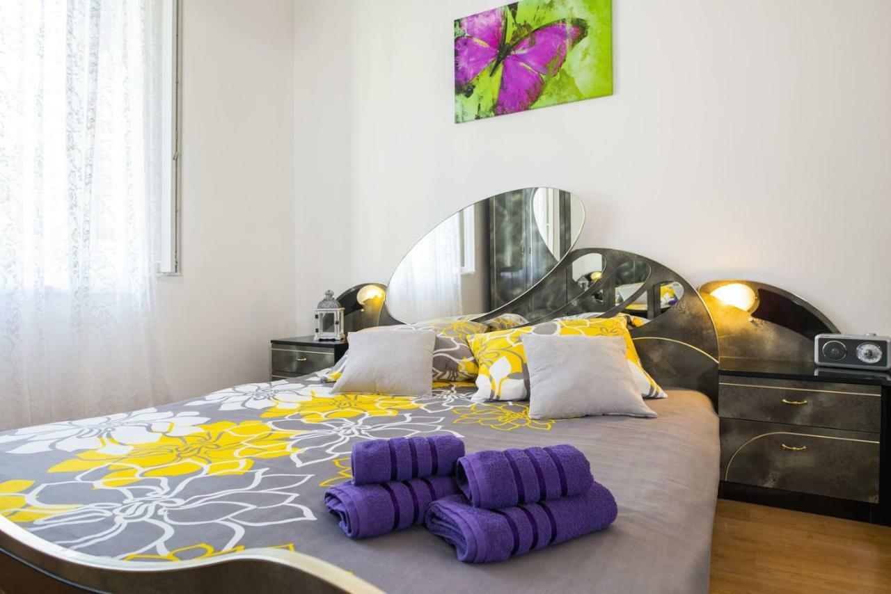 Apartment Stefania On The Beach Koromačno エクステリア 写真