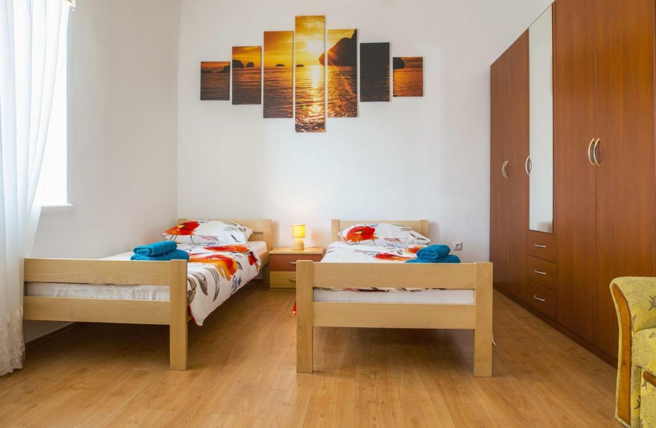 Apartment Stefania On The Beach Koromačno エクステリア 写真