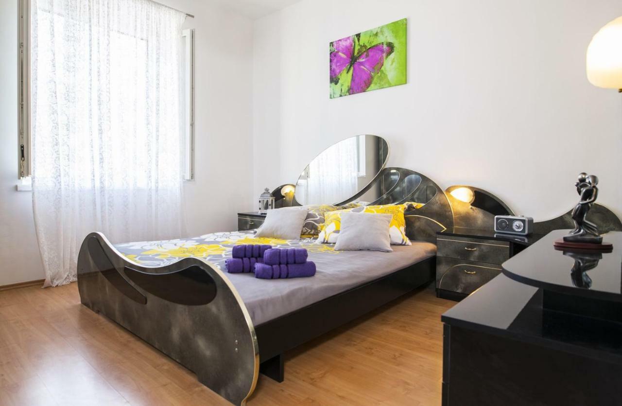 Apartment Stefania On The Beach Koromačno エクステリア 写真