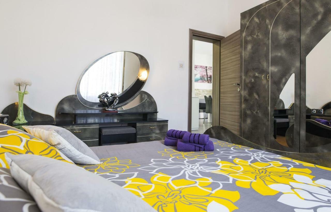 Apartment Stefania On The Beach Koromačno エクステリア 写真