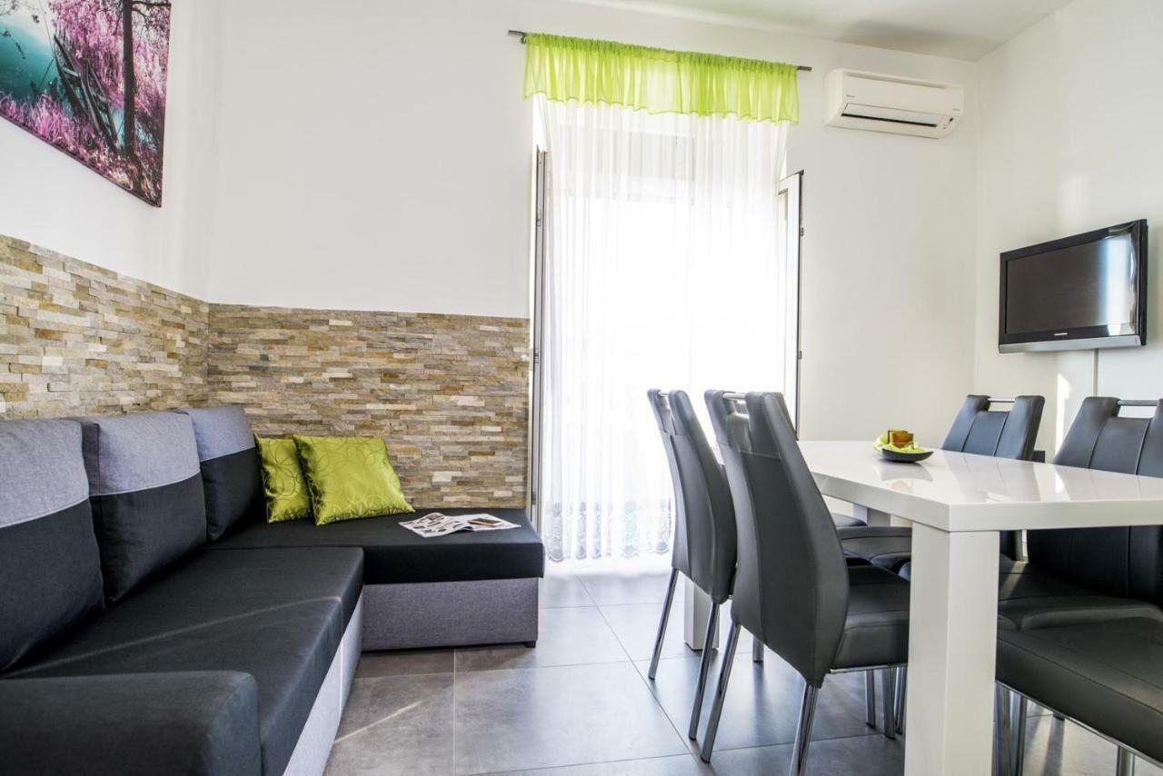 Apartment Stefania On The Beach Koromačno エクステリア 写真