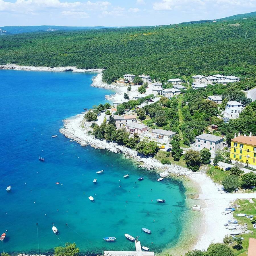 Apartment Stefania On The Beach Koromačno エクステリア 写真