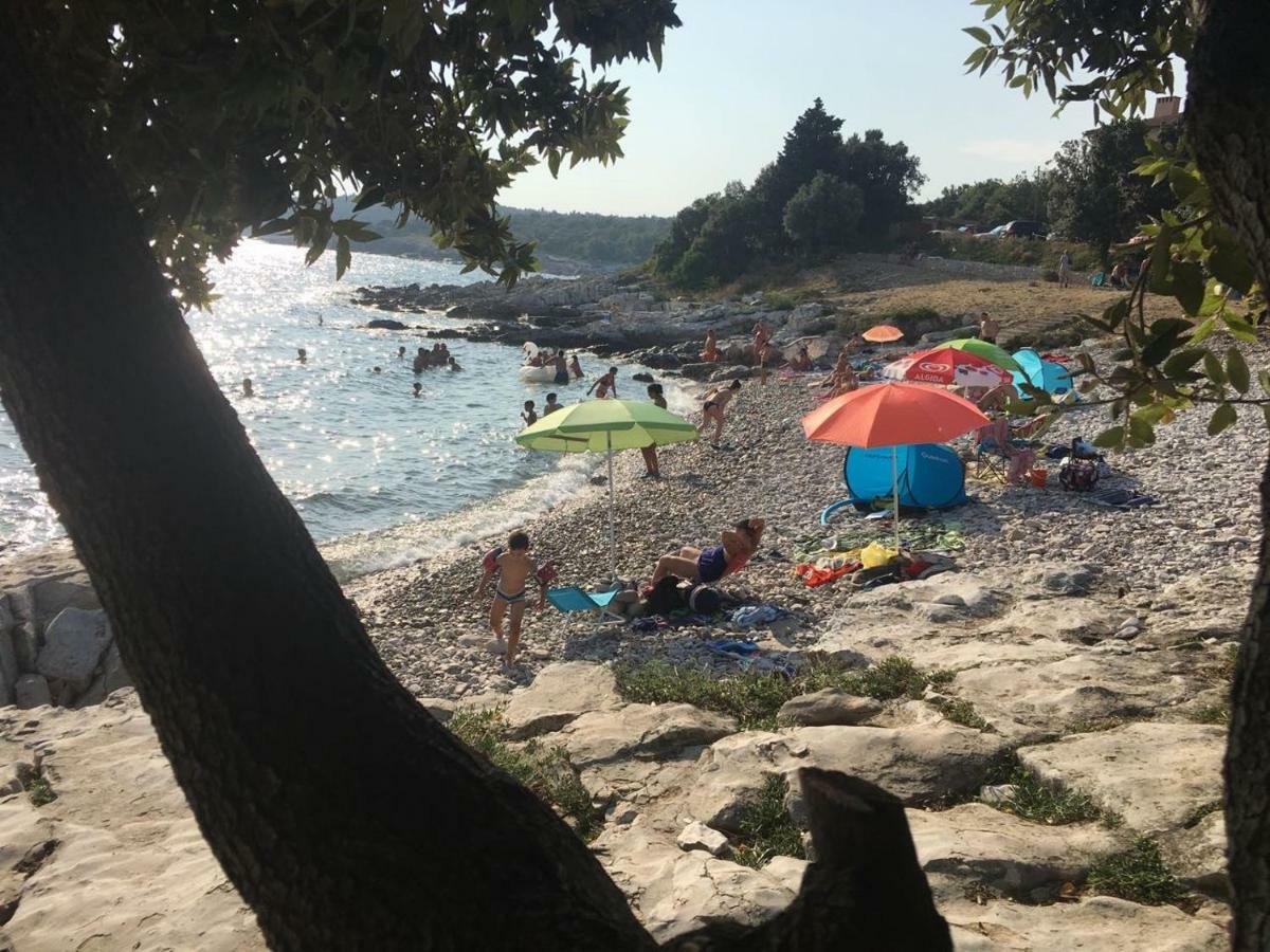 Apartment Stefania On The Beach Koromačno エクステリア 写真